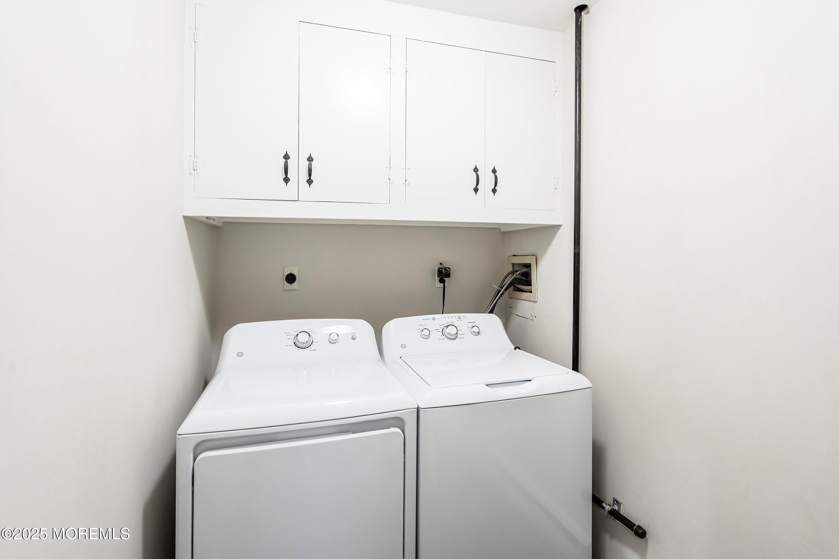 9 Whitney Court Brick, NJ 08724 - Photo 27 of 42 a utility room with dryer and washer