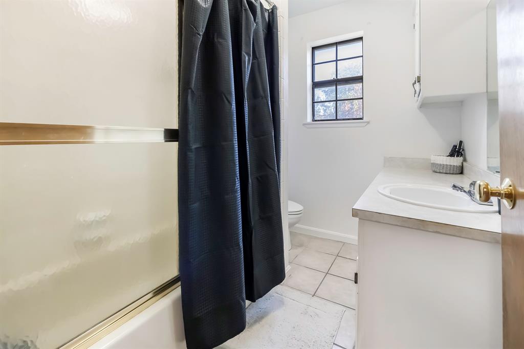 232 South Moseley Street De Leon, TX 76444 - Photo 25 of 39 a bathroom with a sink and a mirror