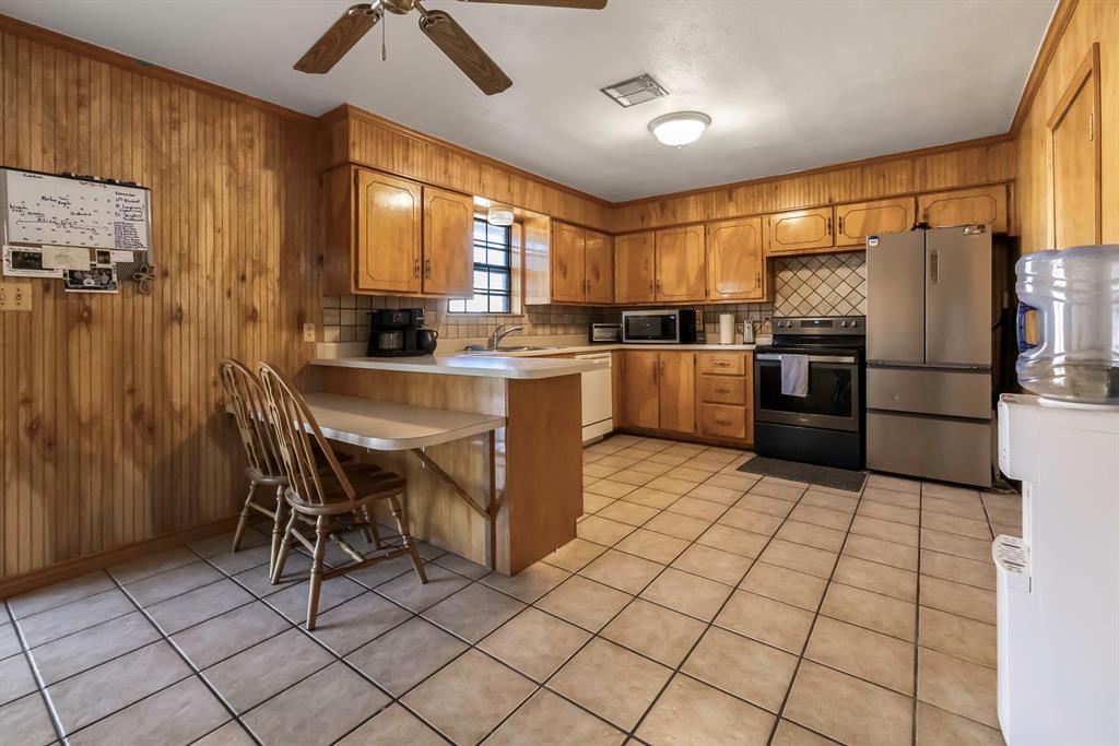 232 South Moseley Street De Leon, TX 76444 - Photo 6 of 39 a kitchen with appliances cabinets and furniture