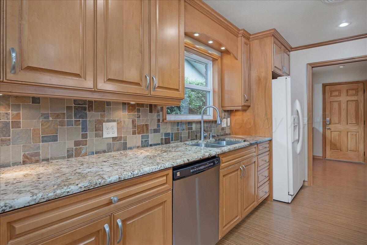 6215 Elmhurst Road Amarillo, TX 79106 - Photo 13 of 33 13-Kitchen 4