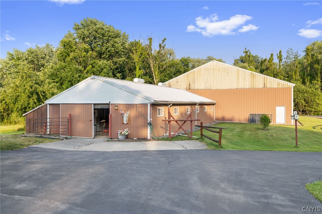 2177 Canal Road Camillus, NY 13112 - Photo 5 of 50