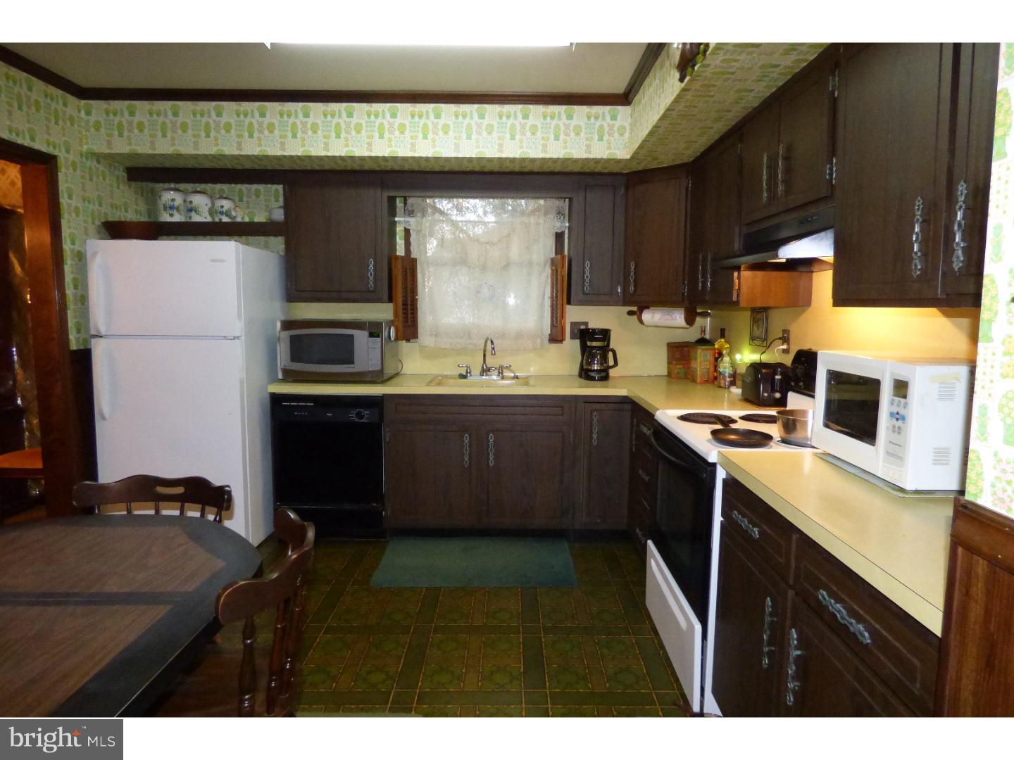 179 Clementon Road Berlin, NJ 08009 - Photo 7 of 15 Kitchen