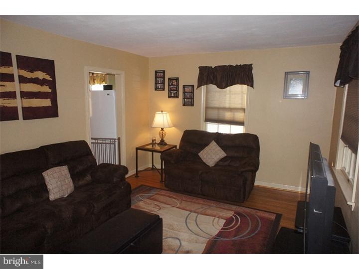 7 Belmar Road Hatboro, PA 19040 - Photo 4 of 14 Living Room