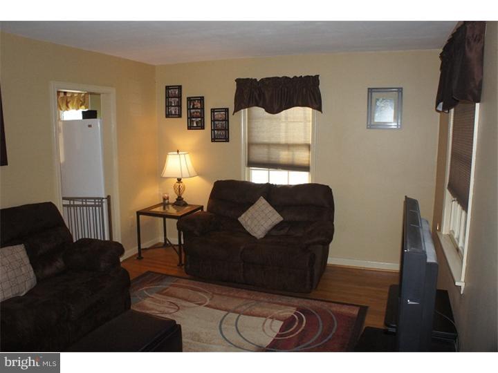 7 Belmar Road Hatboro, PA 19040 - Photo 5 of 14 Living Room