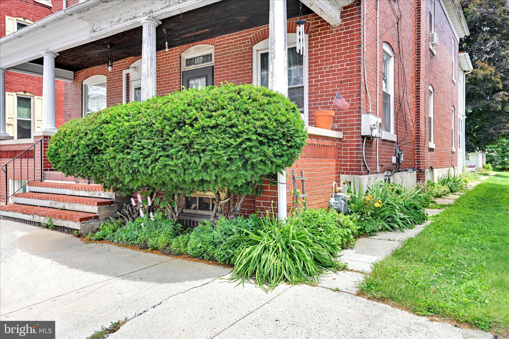 107 Woodrow Avenue Sinking Spring, PA 19608 - Photo 4 of 32 Exterior Font