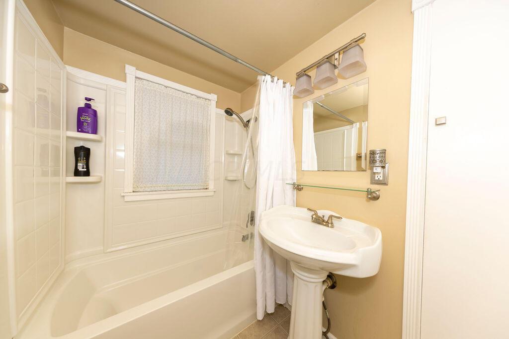 217 East Wilson Bridge Road Worthington, OH 43085 - Photo 19 of 24 Full Bath
