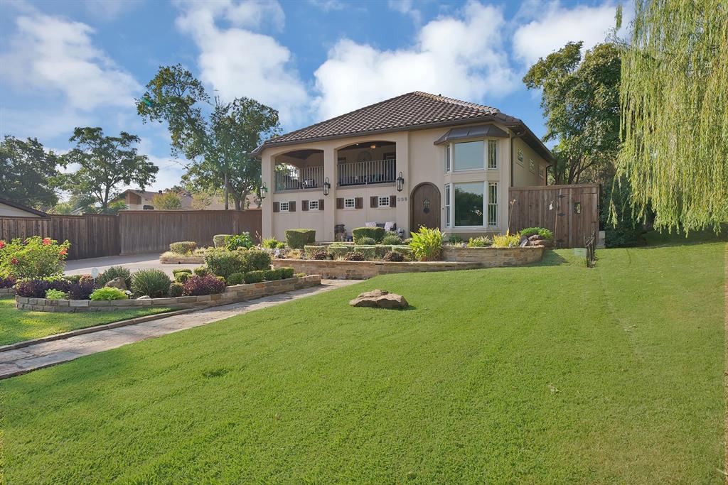 306 Rochelle Boulevard Irving, TX 75062 - Photo 2 of 40 Gallery Image 2