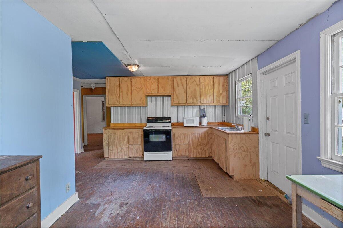 1333 North And South Road Charleston, SC 29412 - Photo 13 of 28 Kitchen