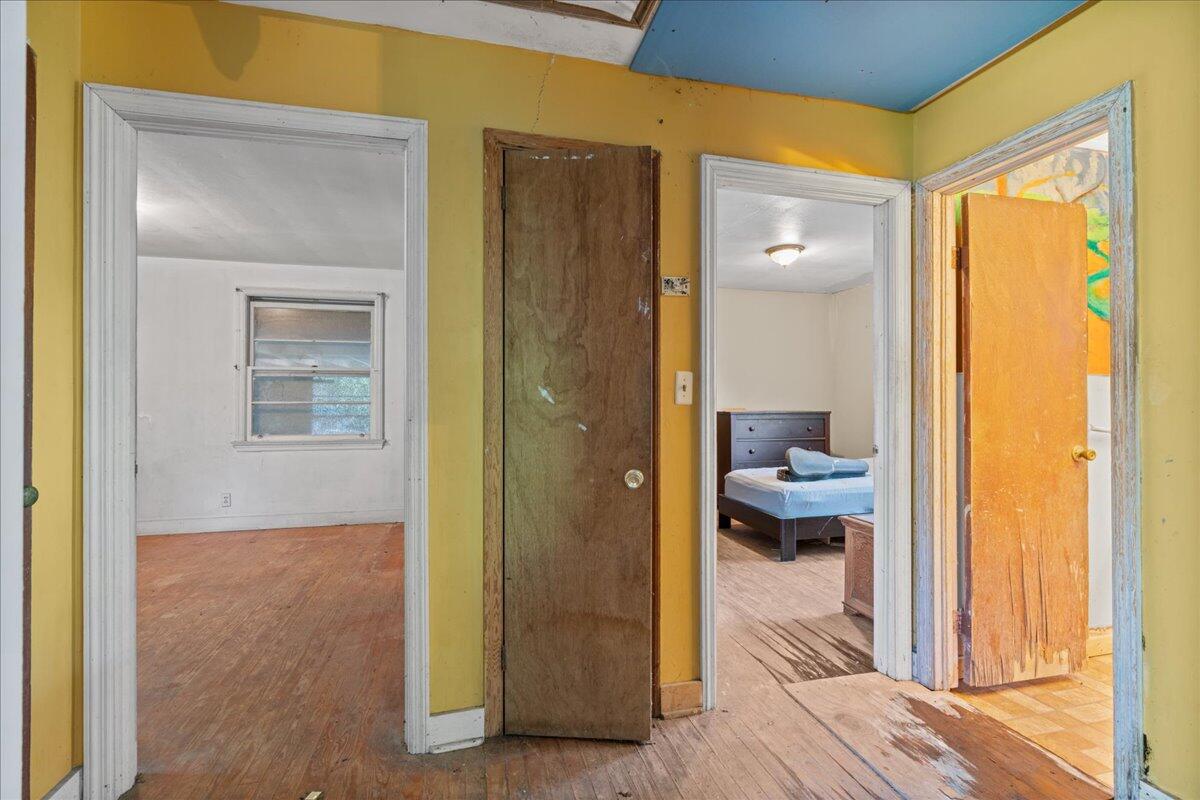 1333 North And South Road Charleston, SC 29412 - Photo 23 of 28 Hallway