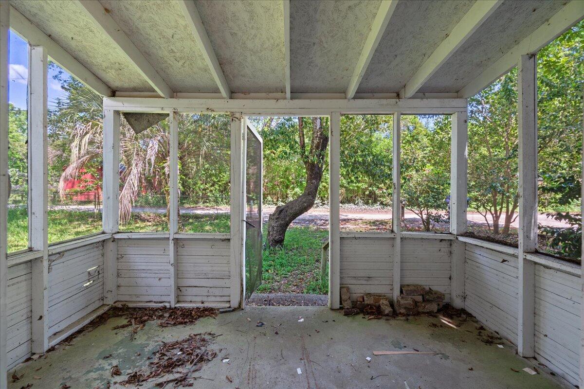 1333 North And South Road Charleston, SC 29412 - Photo 25 of 28 Screened Porch