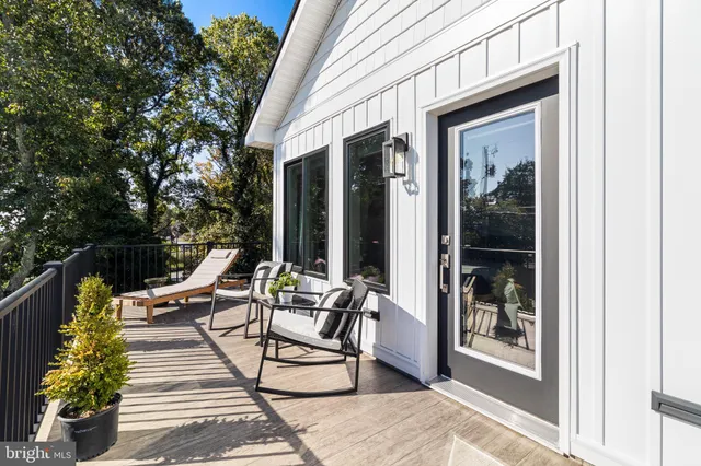 a view of house with outdoor seating space
