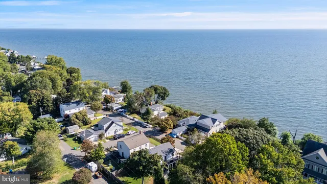 a view of a houses with a yard