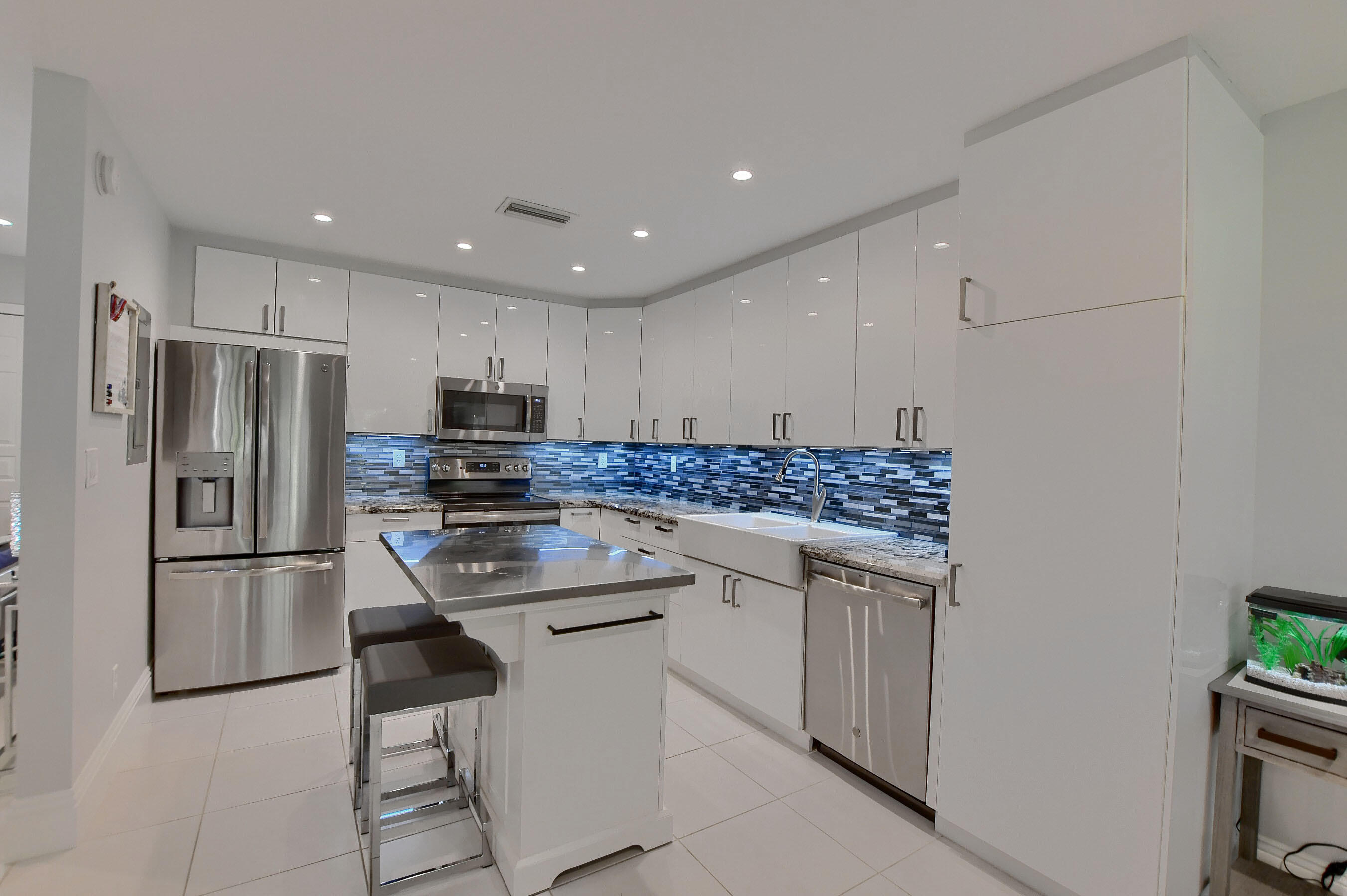 8939 Southwest 21st Court, Unit E Boca Raton, FL 33433 - Photo 6 of 38 Kitchen