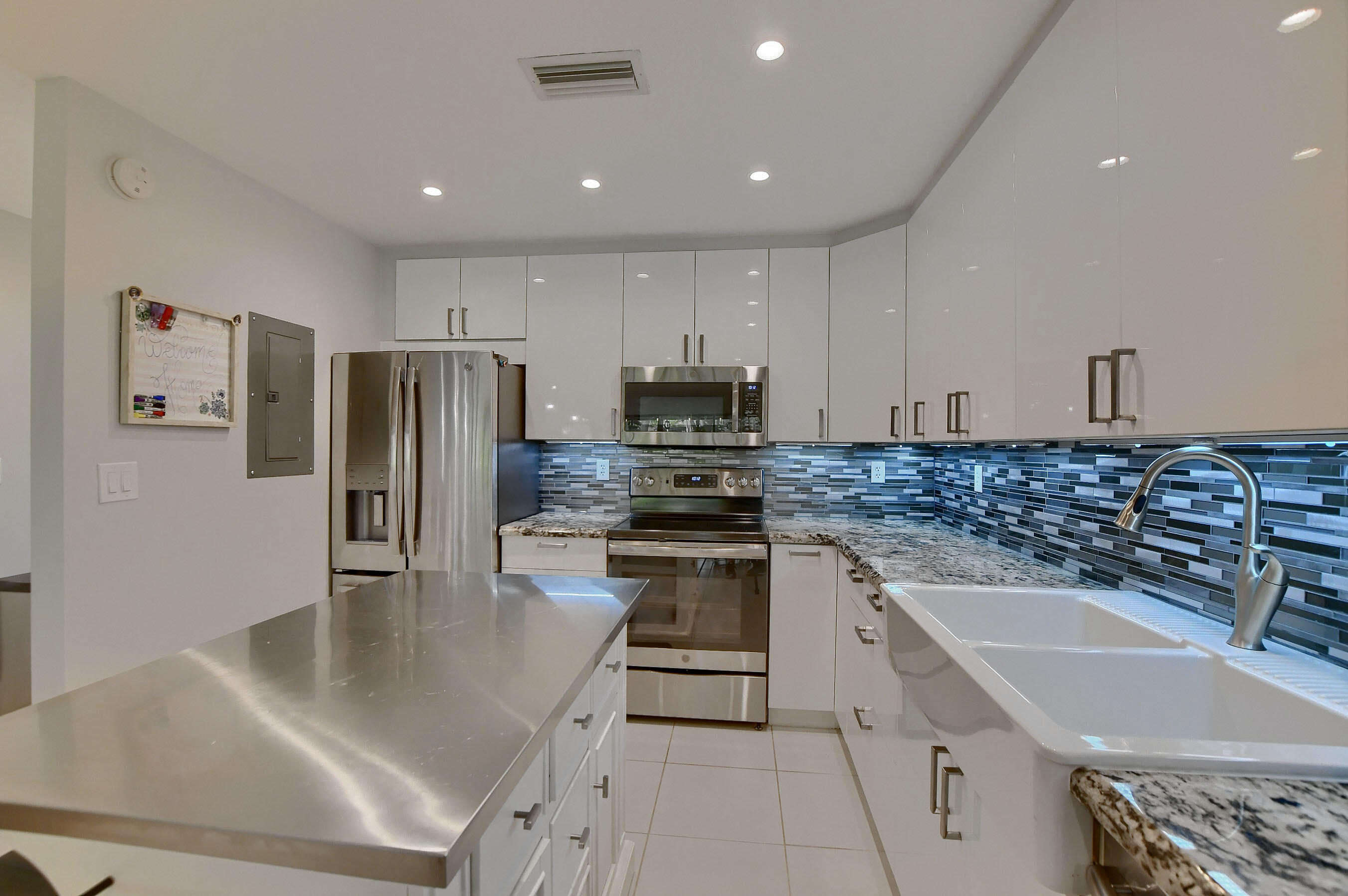 8939 Southwest 21st Court, Unit E Boca Raton, FL 33433 - Photo 7 of 38 Kitchen