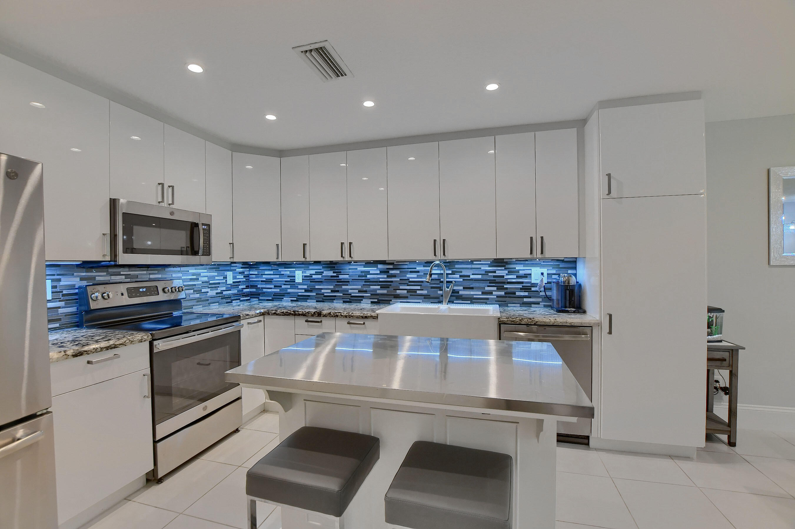 8939 Southwest 21st Court, Unit E Boca Raton, FL 33433 - Photo 8 of 38 Kitchen