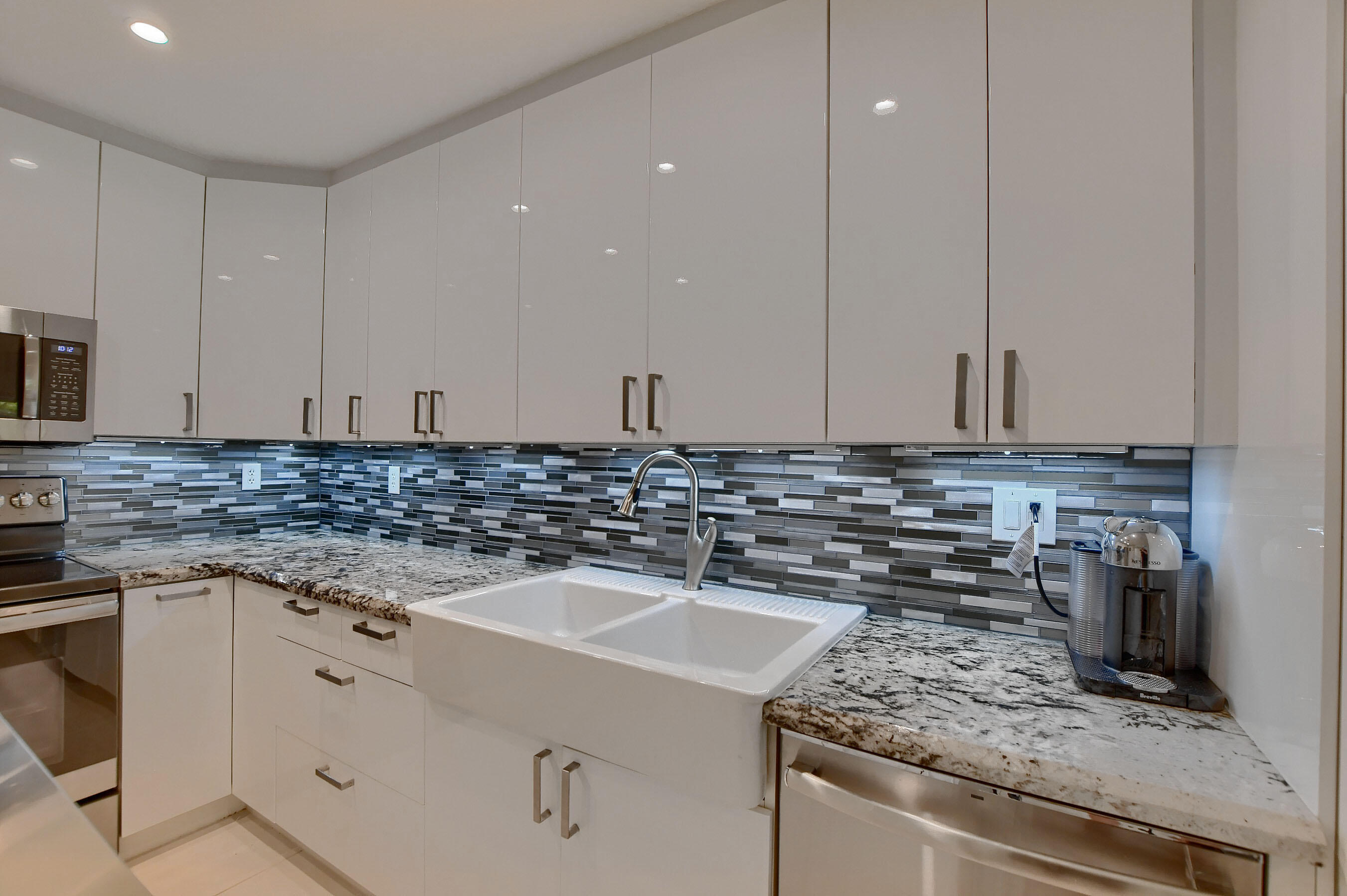 8939 Southwest 21st Court, Unit E Boca Raton, FL 33433 - Photo 9 of 38 Kitchen
