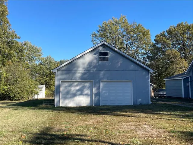 $225,000 | 405 North Lyon Street, Butler, MO 64730