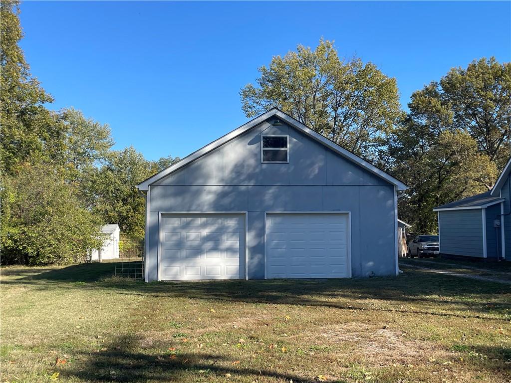 405 North Lyon Street Butler, MO 64730 - Photo 2 of 3