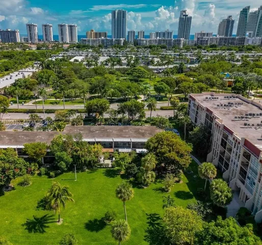 $3,500 | 1001 Three Islands Boulevard, Unit 36, Hallandale Beach, FL 33009