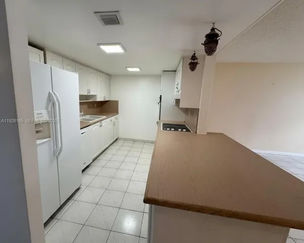$3,500 | 1001 Three Islands Boulevard, Unit 36, Hallandale Beach, FL 33009