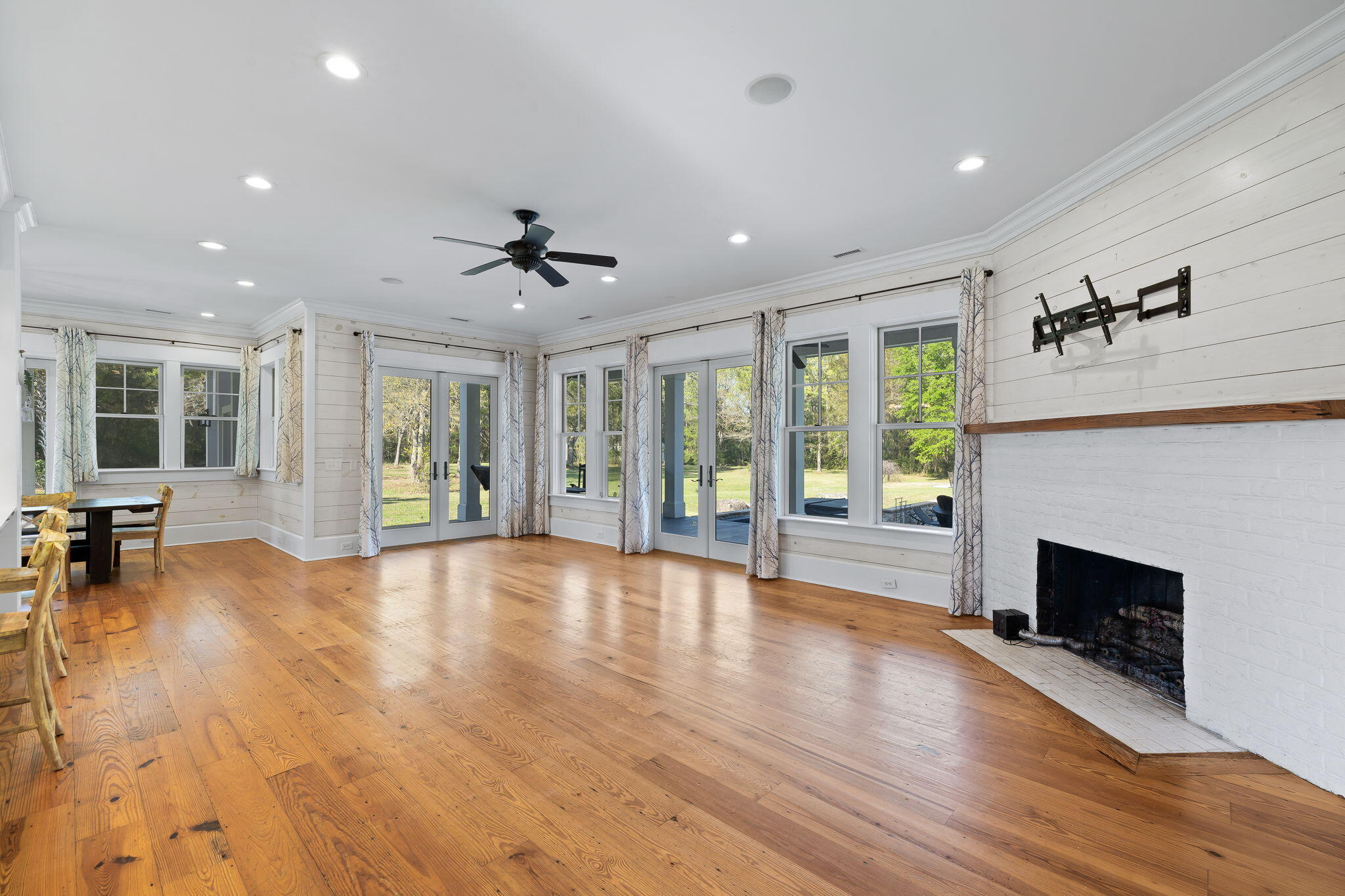 2953 State Rd S-10-1156 Johns Island, SC 29455 - Photo 10 of 64 Living Room