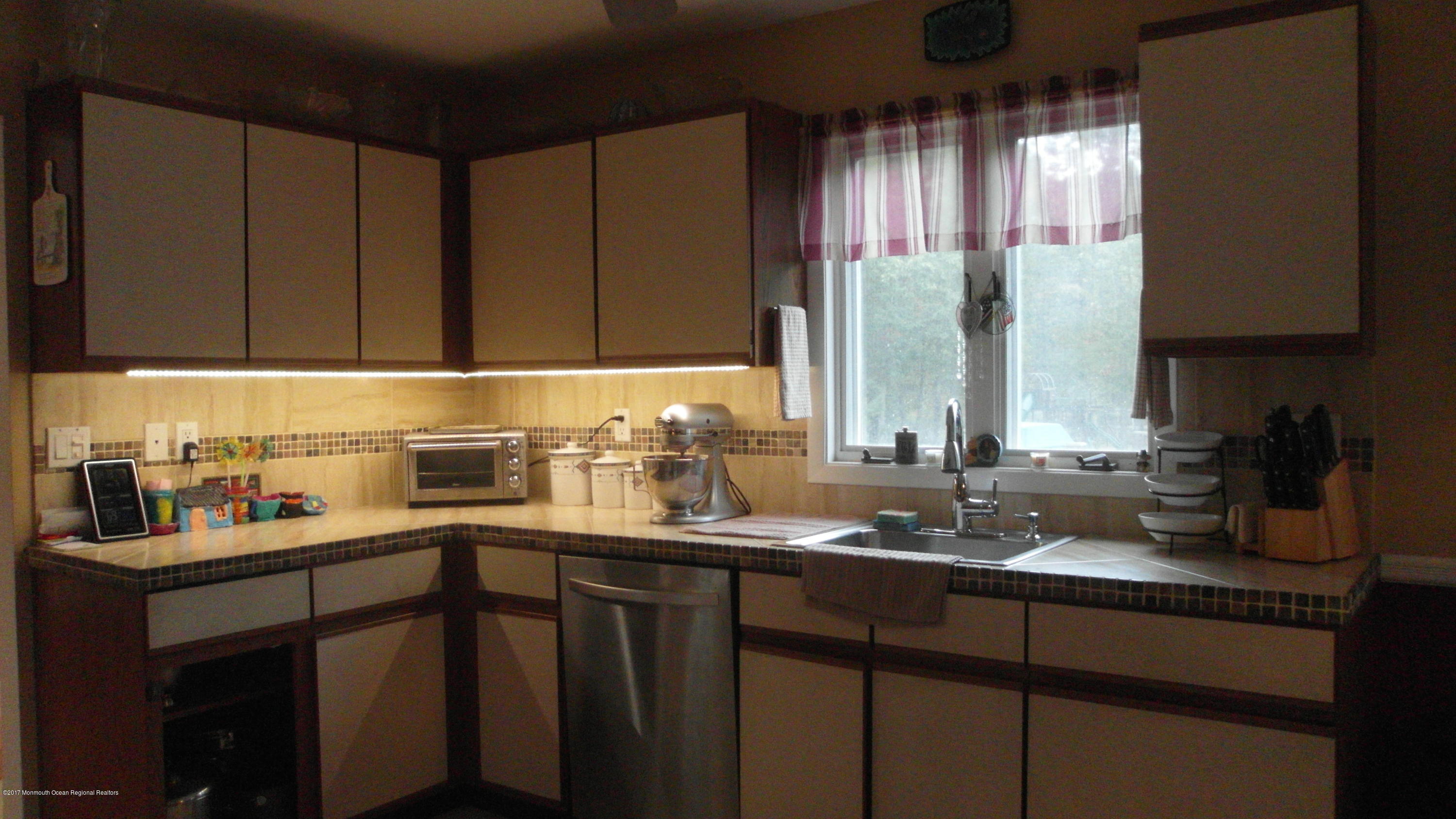 381 Frank Applegate Road Jackson, NJ 08527 - Photo 7 of 50 SAM_0829