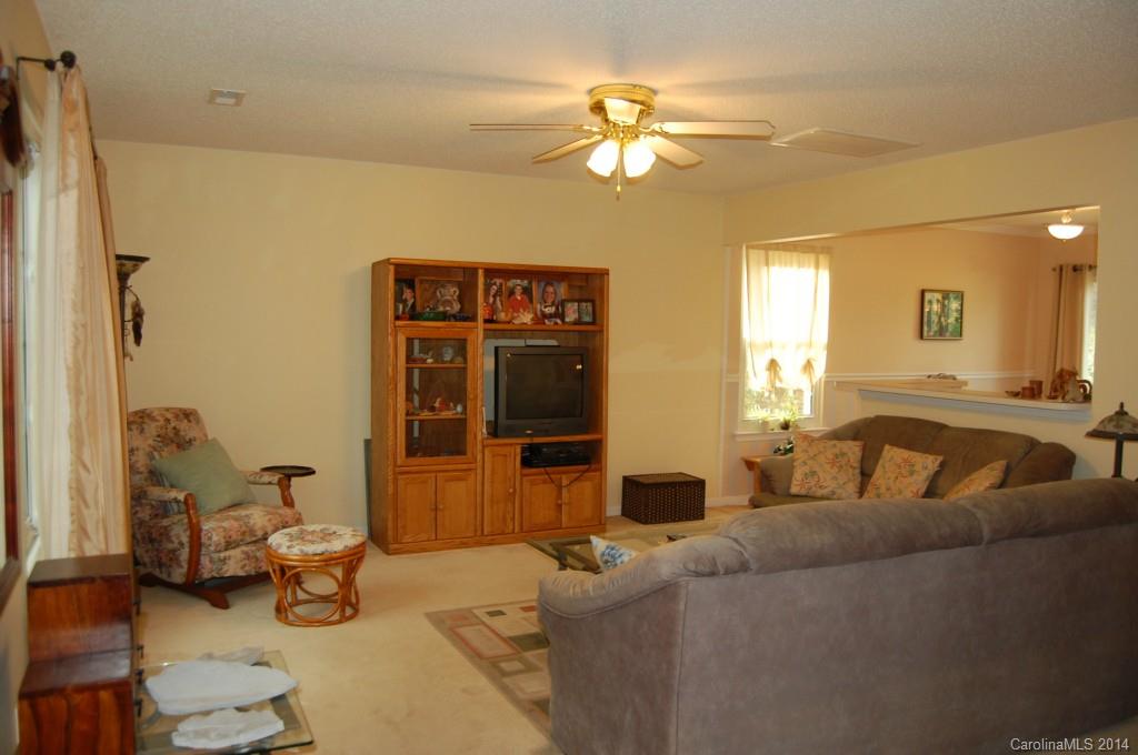 9618 Rau Court Charlotte, NC 28215 - Photo 2 of 17 Gallery Image 2