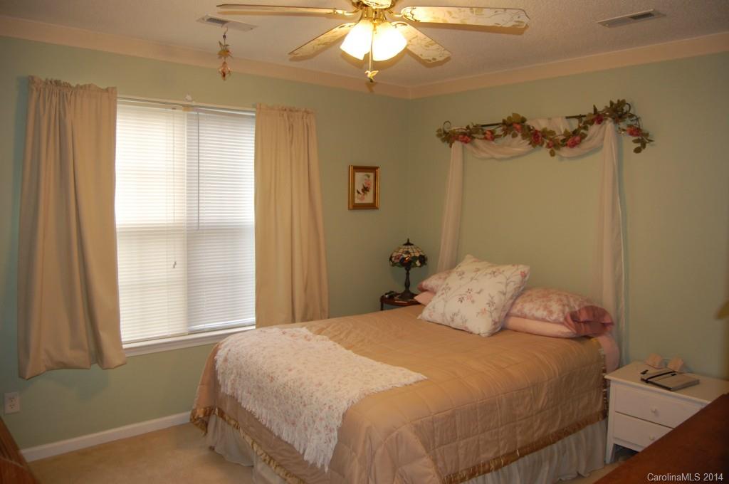 9618 Rau Court Charlotte, NC 28215 - Photo 9 of 17 Gallery Image 9