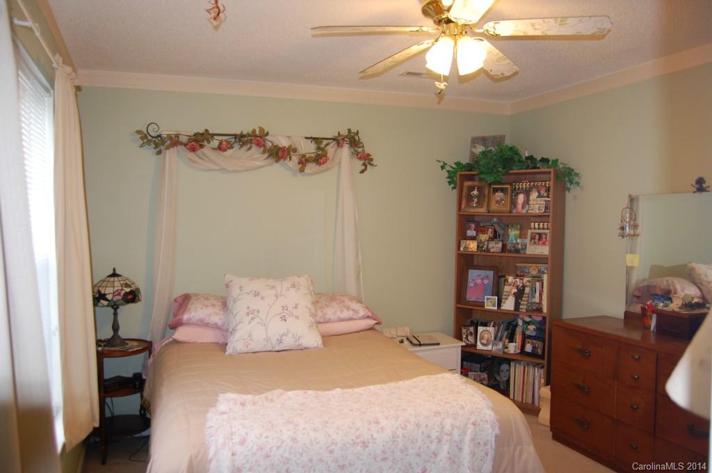 9618 Rau Court Charlotte, NC 28215 - Photo 10 of 17 Gallery Image 10