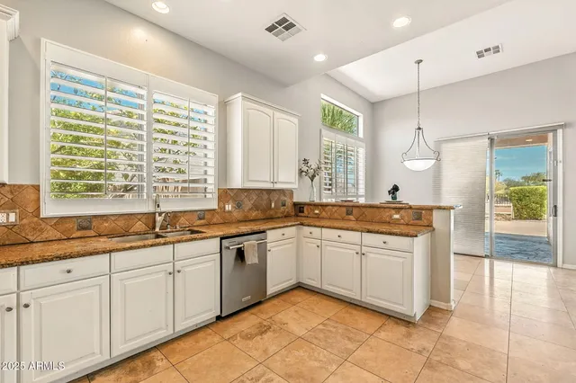 $1,079,000 | 633 South Parkcrest Street, Gilbert, AZ 85296