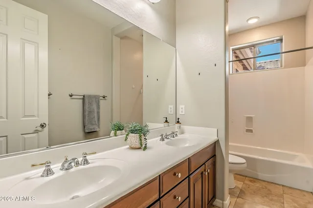 $1,079,000 | 633 South Parkcrest Street, Gilbert, AZ 85296