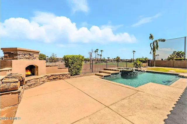 $1,079,000 | 633 South Parkcrest Street, Gilbert, AZ 85296