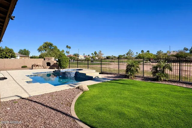 $1,079,000 | 633 South Parkcrest Street, Gilbert, AZ 85296