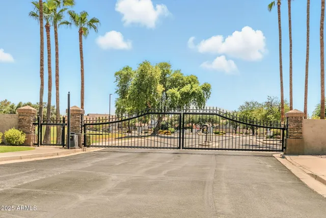$1,079,000 | 633 South Parkcrest Street, Gilbert, AZ 85296