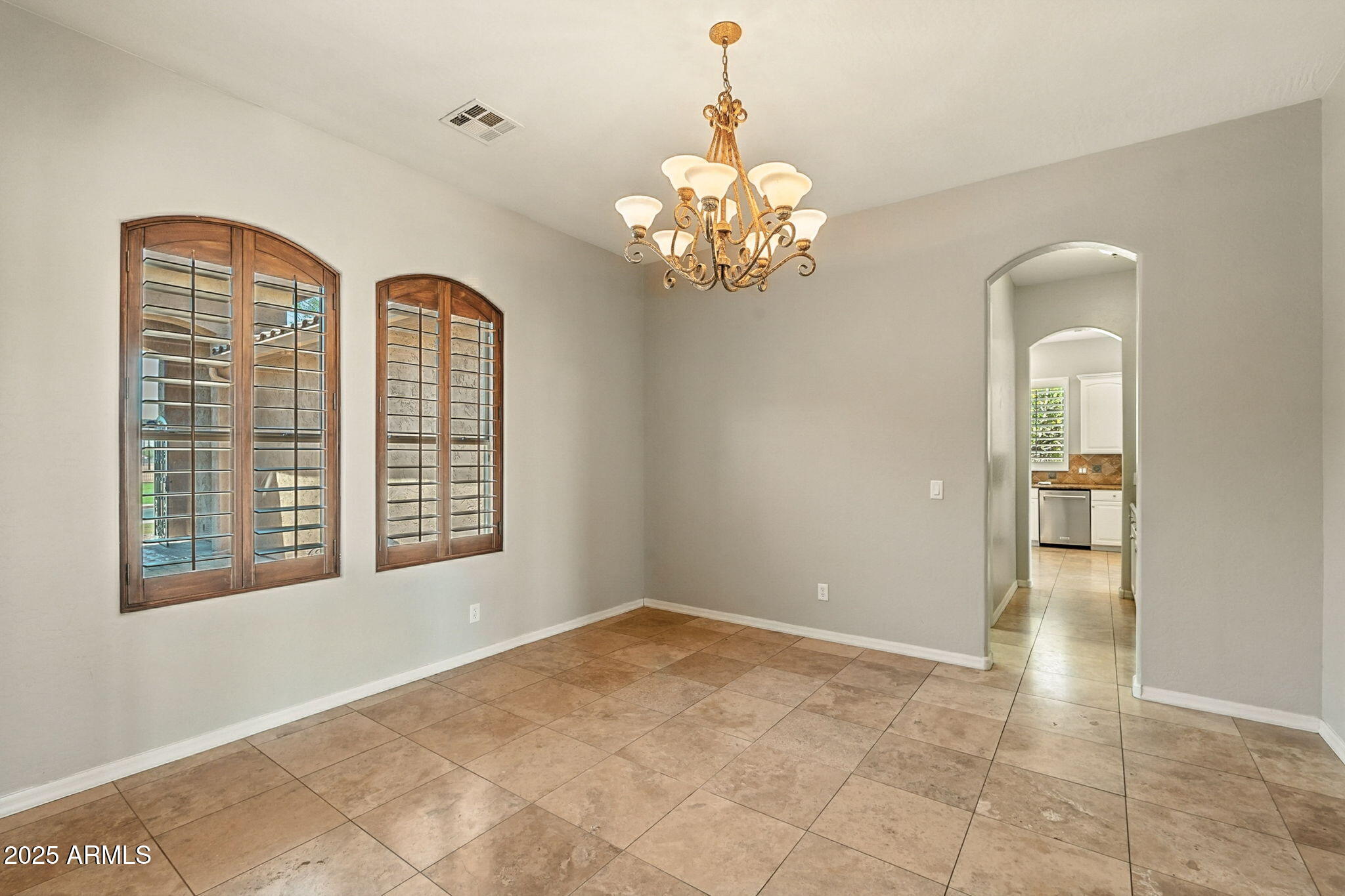 633 South Parkcrest Street Gilbert, AZ 85296 - Photo 9 of 43 25-web-or-mls-Parkcrest-25