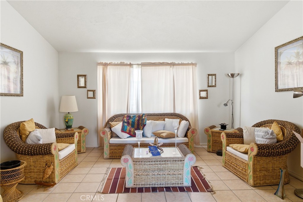 16433 Pauhaska Road Apple Valley, CA 92307 - Photo 10 of 50 Large formal Living room