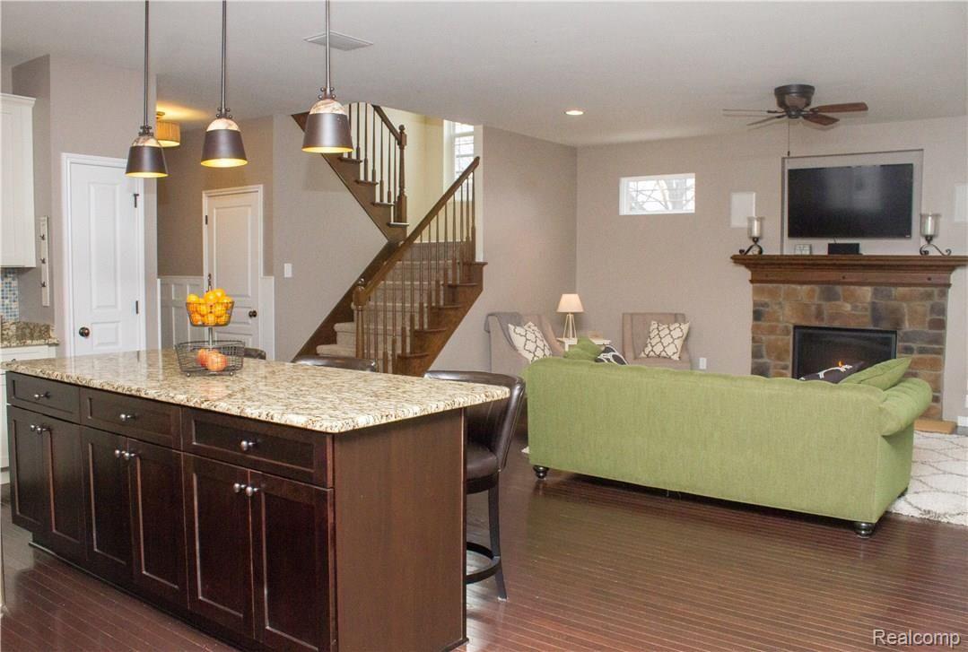125 Highland Avenue Rochester, MI 48307 - Photo 18 of 54 Island with Custom Cabinets