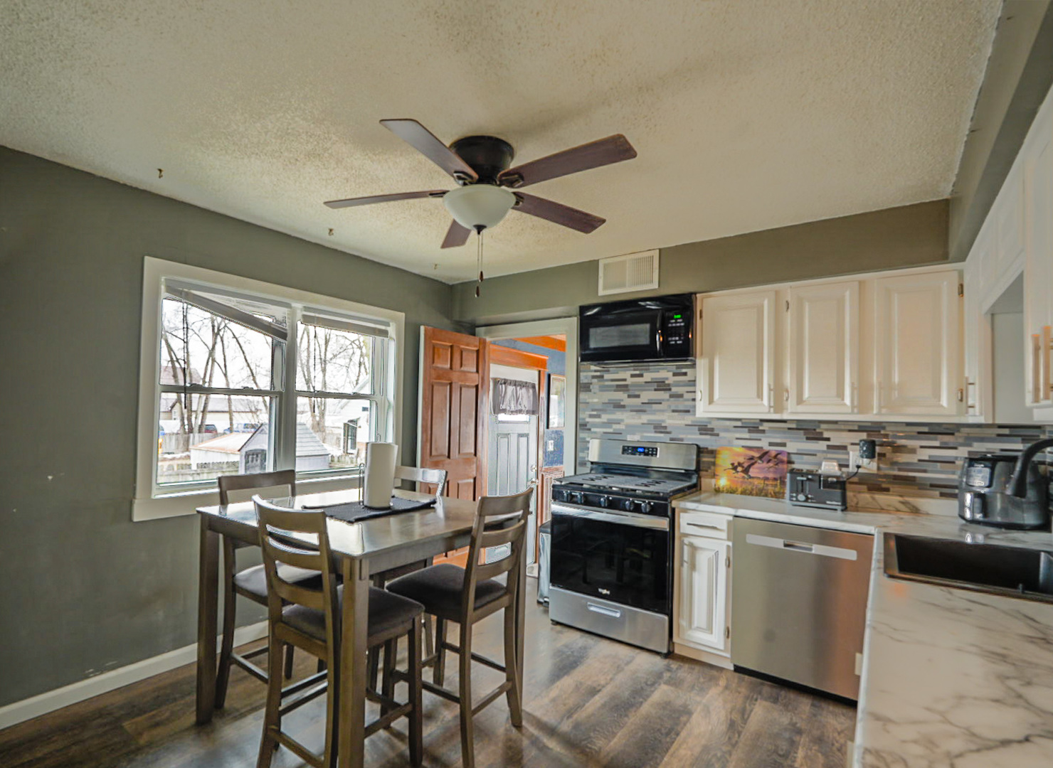 107 Hacker Street Buffalo, IA 52728 - Photo 9 of 16