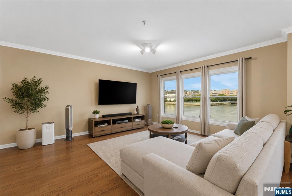 155 The Promenade Edgewater, NJ 07020 - Photo 5 of 29