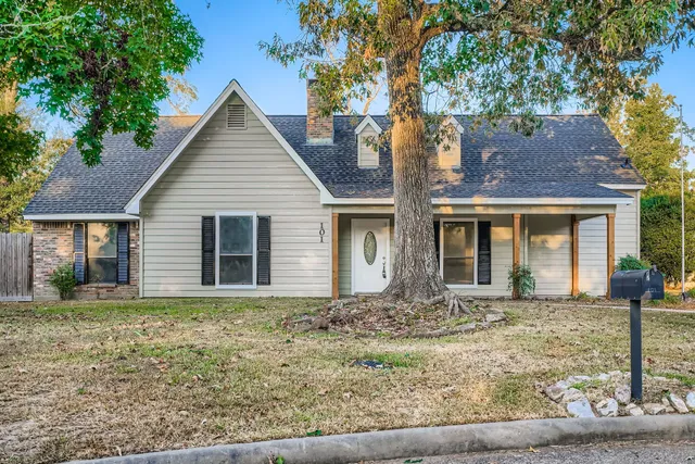 $270,000 | 101 Pebble Springs Lane, Cleveland, TX 77327