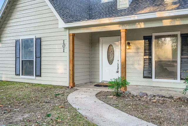 $270,000 | 101 Pebble Springs Lane, Cleveland, TX 77327