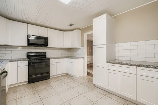 $270,000 | 101 Pebble Springs Lane, Cleveland, TX 77327