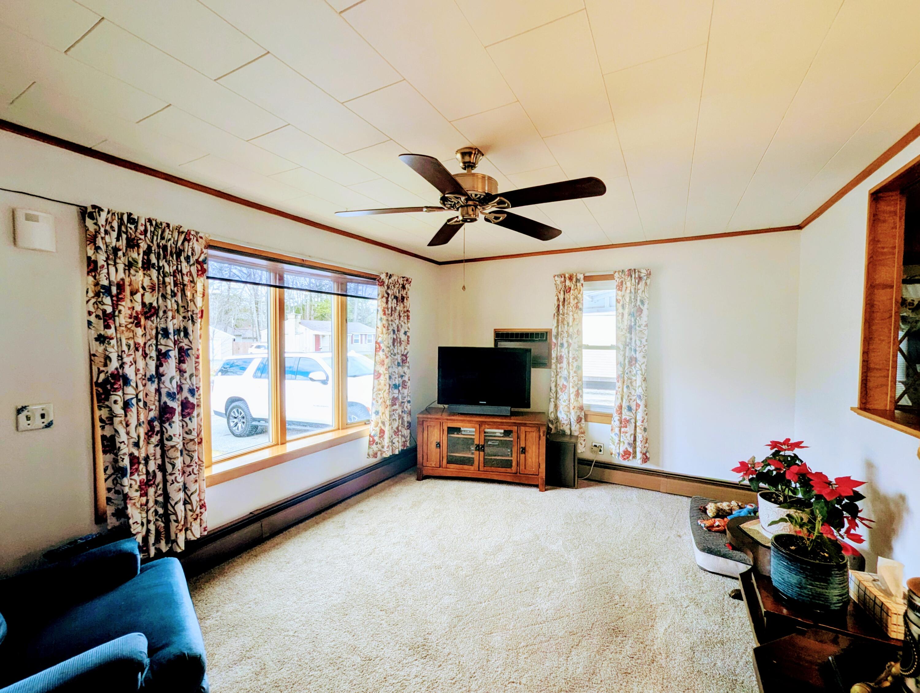 77 Hicks Road Augusta, ME 04330 - Photo 16 of 23 Living room