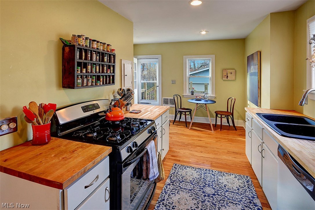 2170 Maplewood Road Cleveland, OH 44118 - Photo 8 of 19 Gallery Image 8