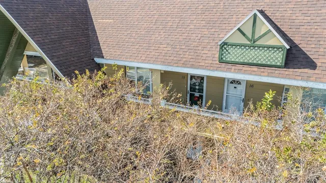 $130,000 | 2000 World Pkwy Boulevard, Unit 15, Clearwater, FL 33763