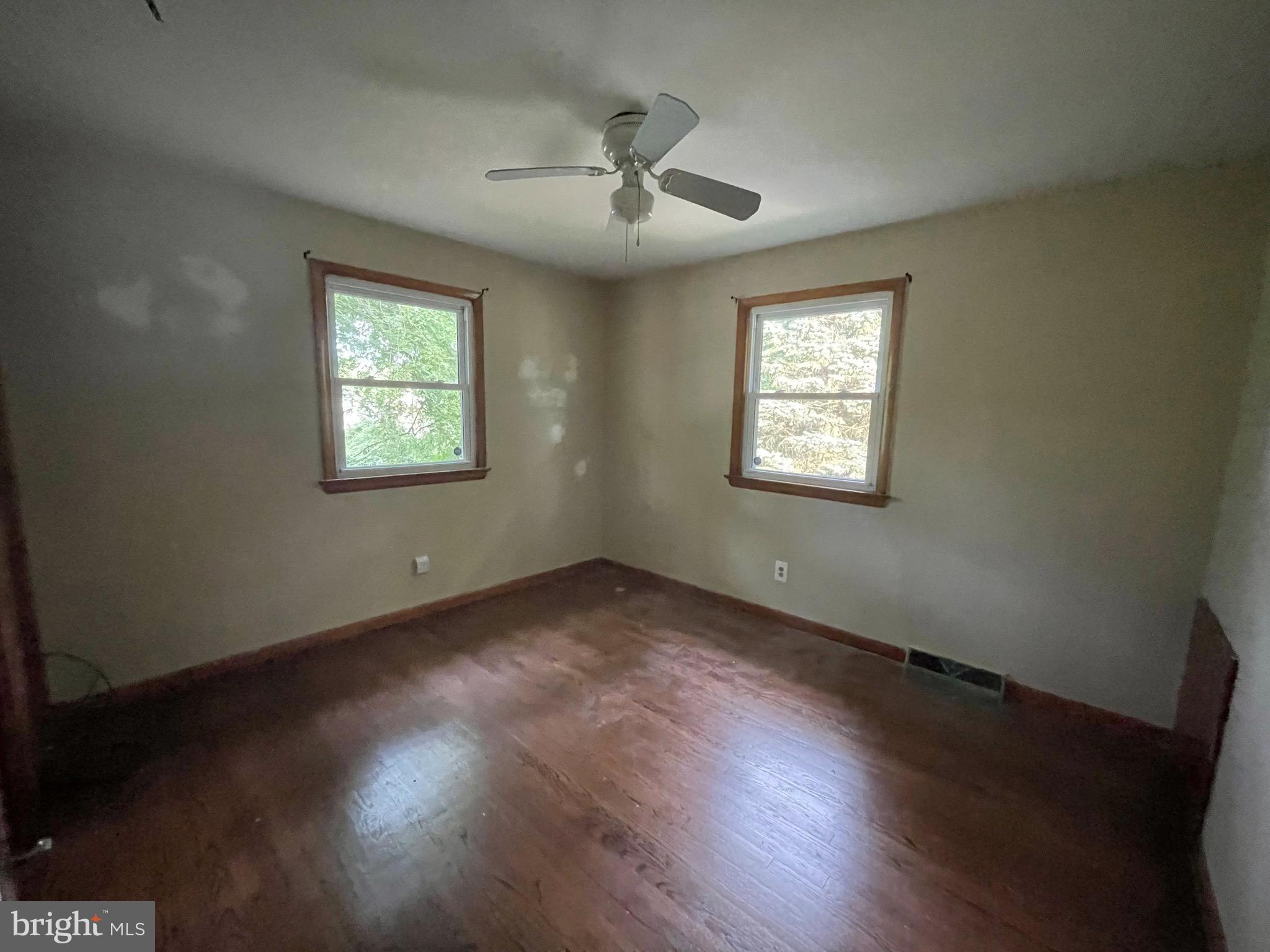 20 Riviera Drive Pennsville, NJ 08070 - Photo 10 of 22 Upstairs Unit: Bedroom 2