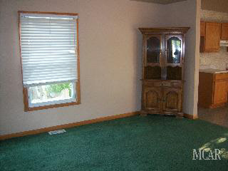 4872 Sycamore Road Newport, MI 48166 - Photo 5 of 12 Living room