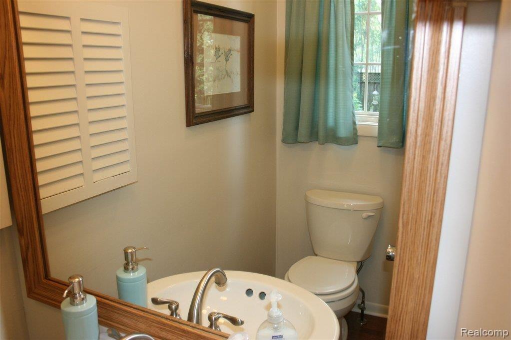 13889 South Custer Road Dundee, MI 48131 - Photo 10 of 24 Half Bath