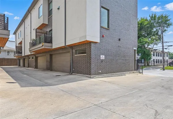$434,000 | 2280 North Fitzhugh Avenue, Unit 30, Dallas, TX 75204