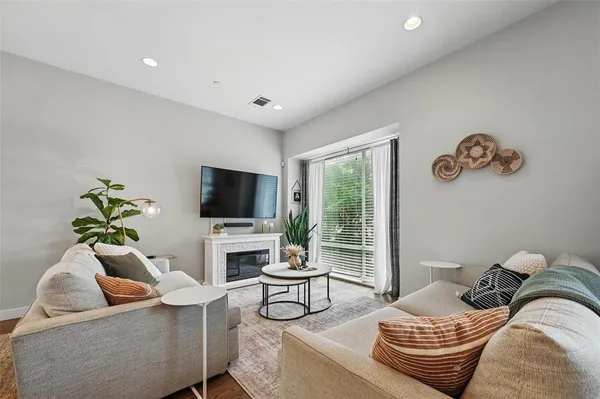 $434,000 | 2280 North Fitzhugh Avenue, Unit 30, Dallas, TX 75204